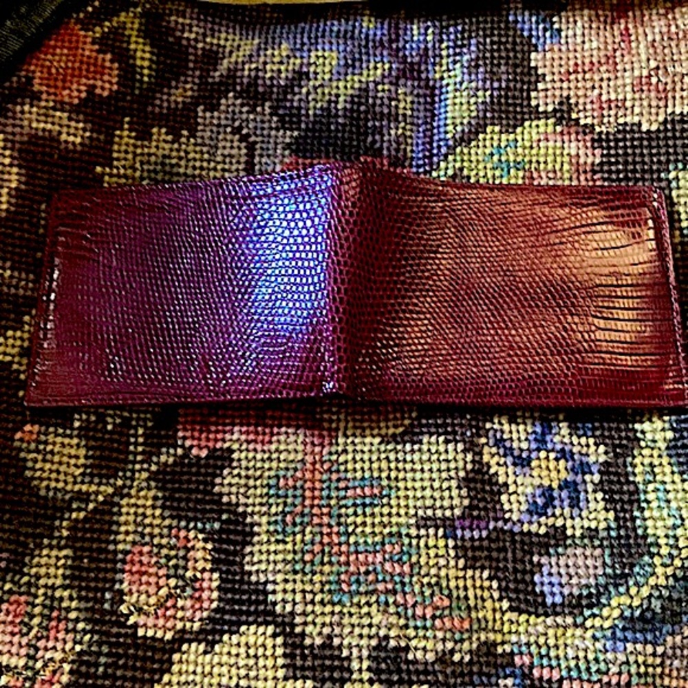 Raspberry/wine lizard wallet - Picture 3 of 8